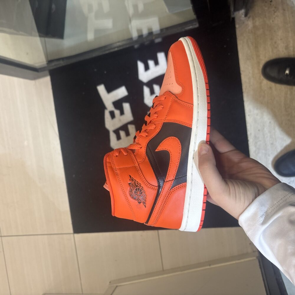 AIR Jordan 1 mid Arancio
